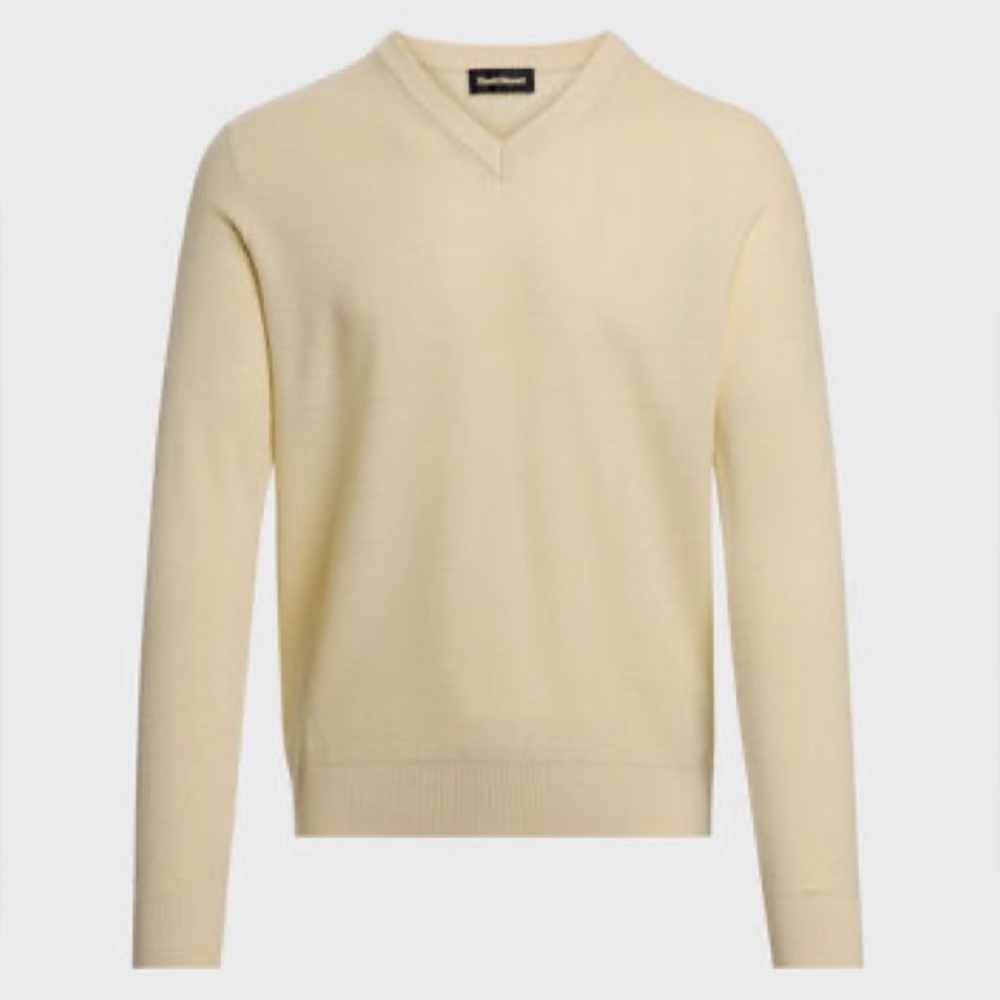 Paul Stuart Classic Alpaca Links V-Neck Sweater
$425.00 V-Neck Cream Sweater XL